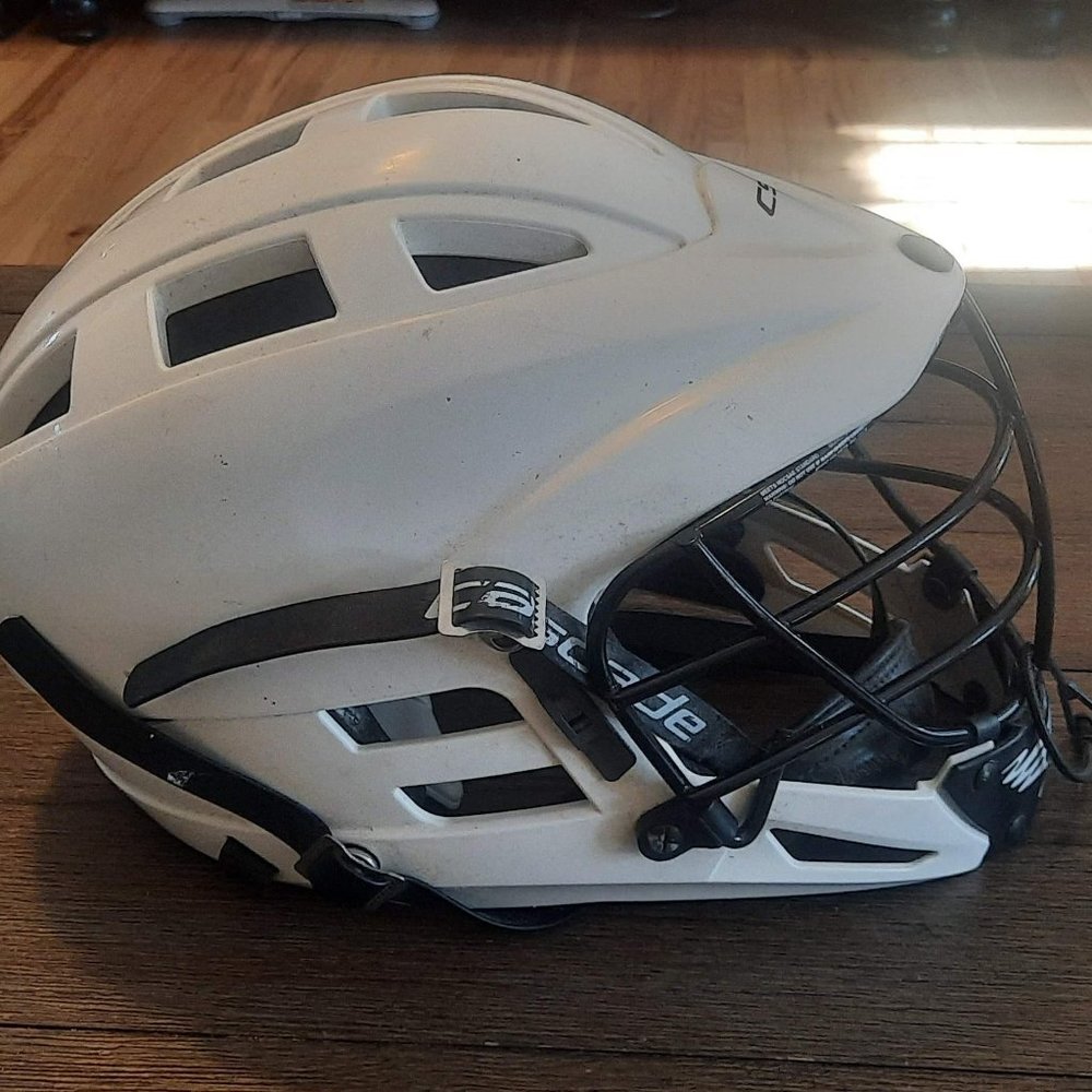 Cascade CS Lacrosse Helmet - R-W - One size fits most youth